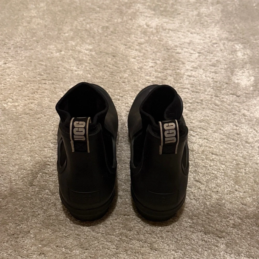 Women’s Ugg “droplet” rain boot.
Size 9 - Picture 2 of 10